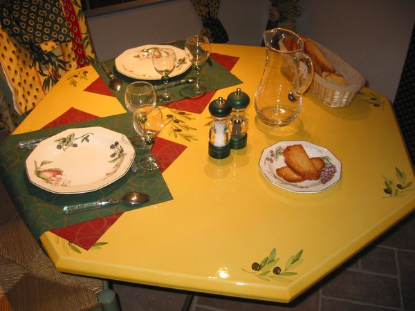 table-lave-emaillee-cuisine-exterieur-provencal