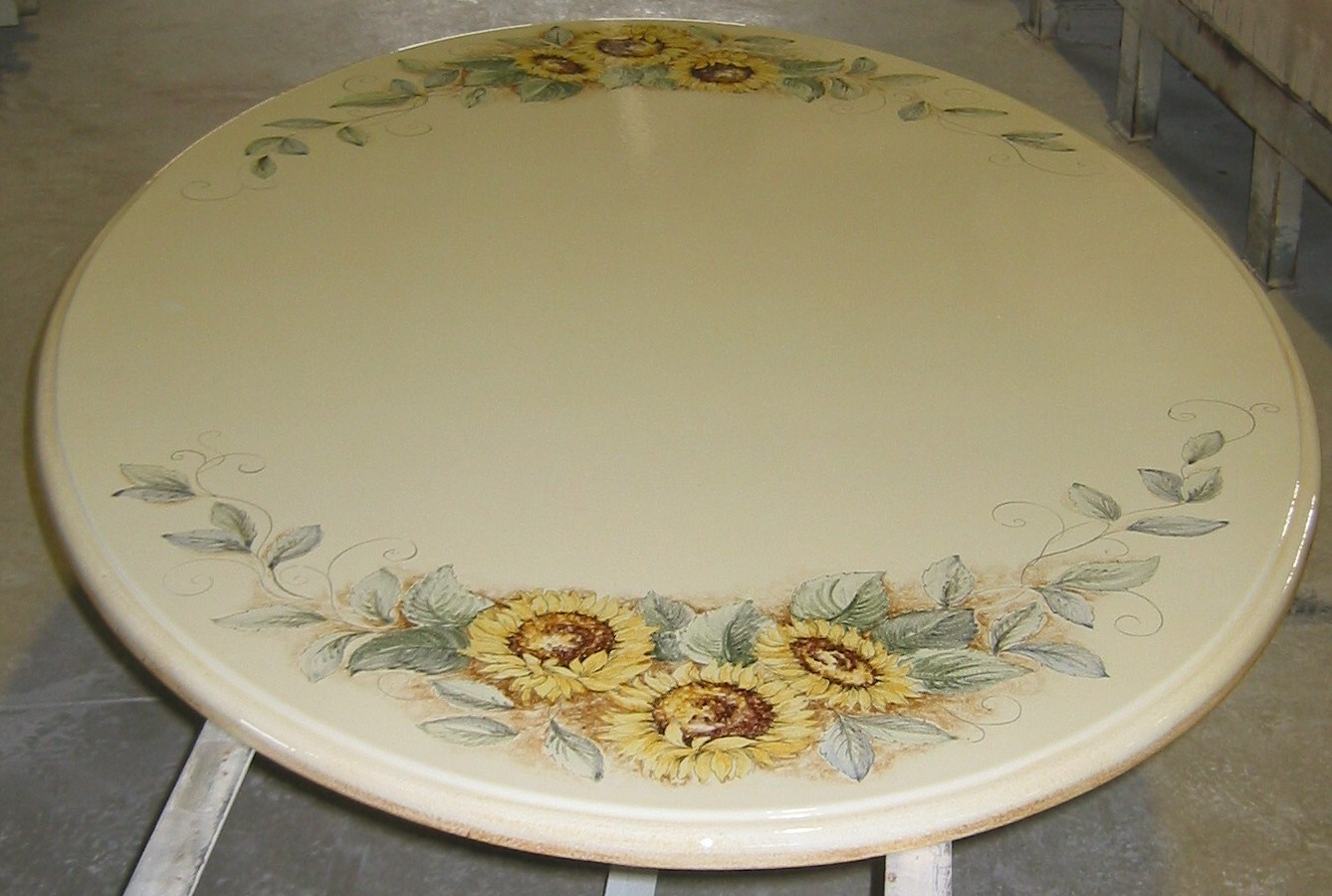 Table ronde décor tournesols